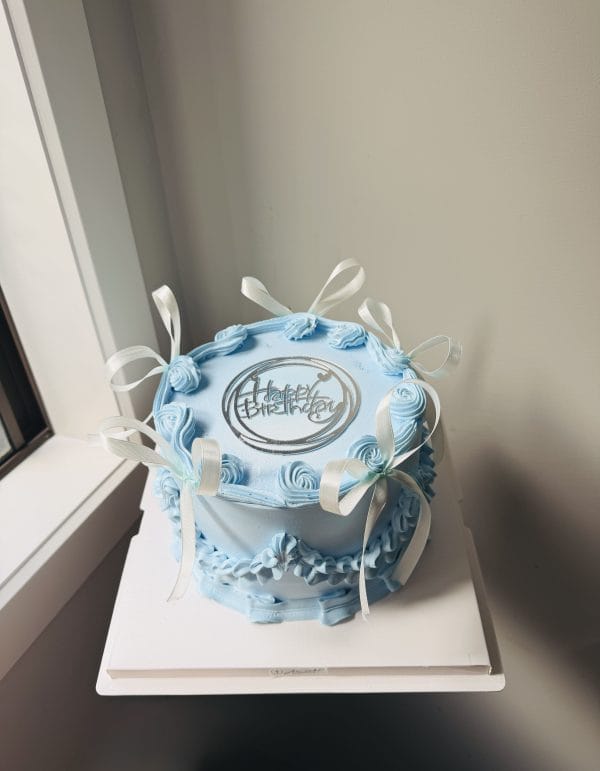 Vintage cake blue